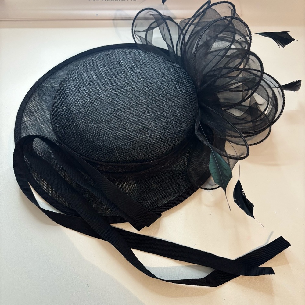 Elegant Black Women's Hat with Ribbon and Feather Detail